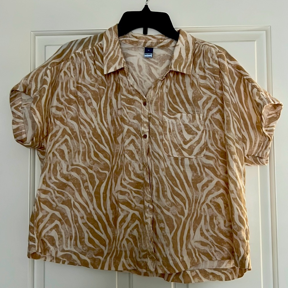 Old Navy women’s tan crop blouse sz Med